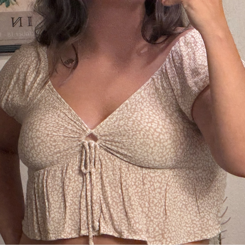 cropped shirt with leopard print pink flowy